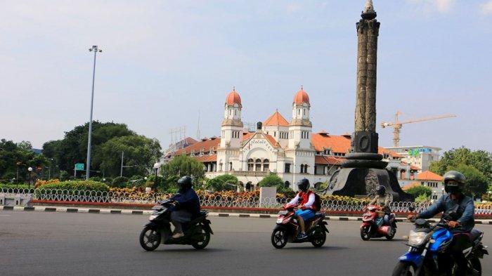 pelindung diri seperti terlihat di seputaran tugu muda semarang