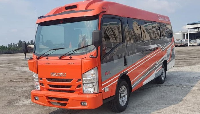 Sewa Minibus Isuzu NLR Giga Jakarta