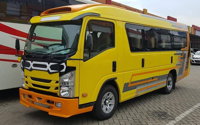 Rental Minibus Elf NLR Giga Di Malang