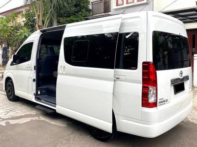 Rental Minibus Mobil Hiace Premio Di Solo Raya