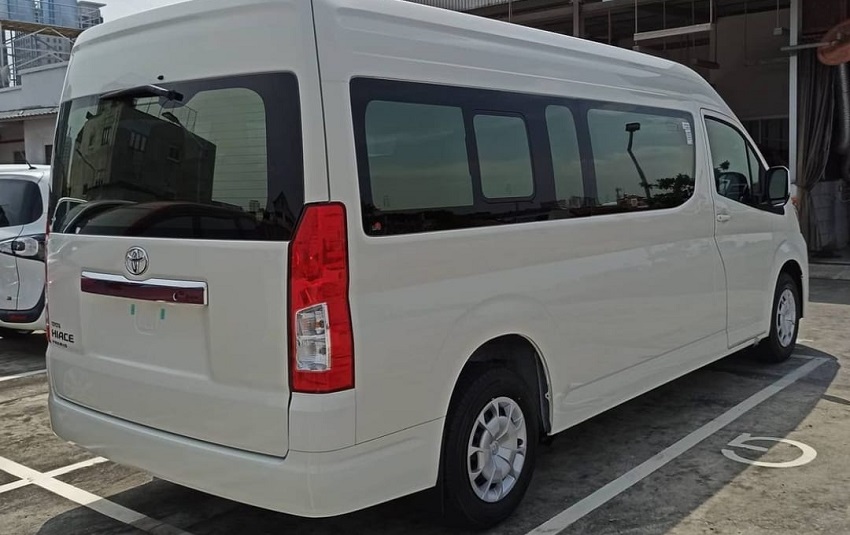 Rental Minibus Hiace Surabaya Harga Termurah