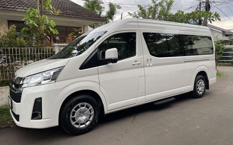 Sewa Hiace Premio Pati Harga Murah